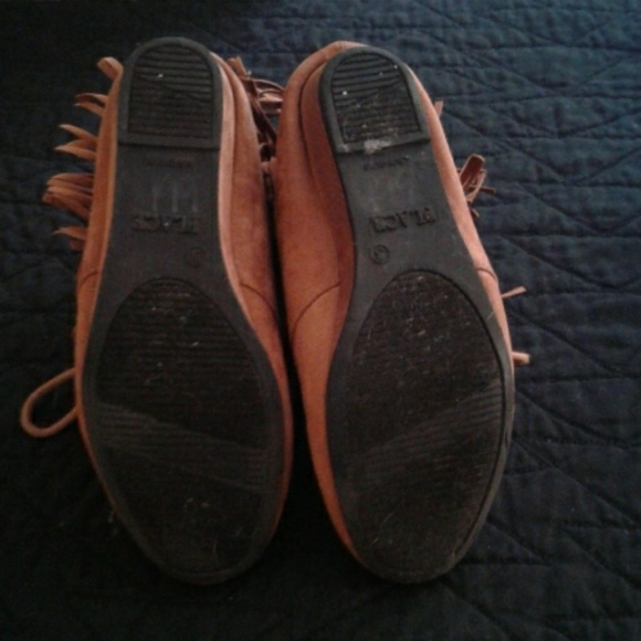 A pair of Midwest cowgirl boots  with ruffles - Picture 3 of 4